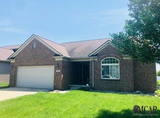 692 Falcon Dr, Dundee, MI 48131