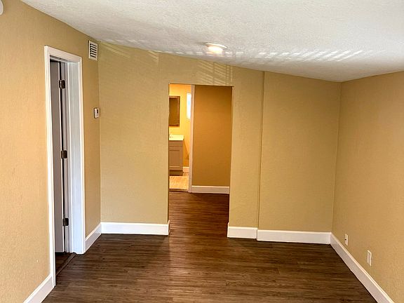 3rd image of 803 Rushing St