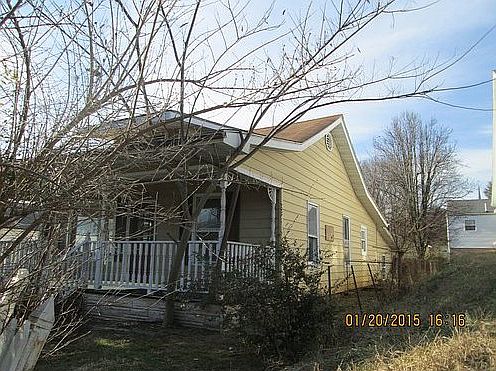 3rd image of 1009 E Unaka Ave