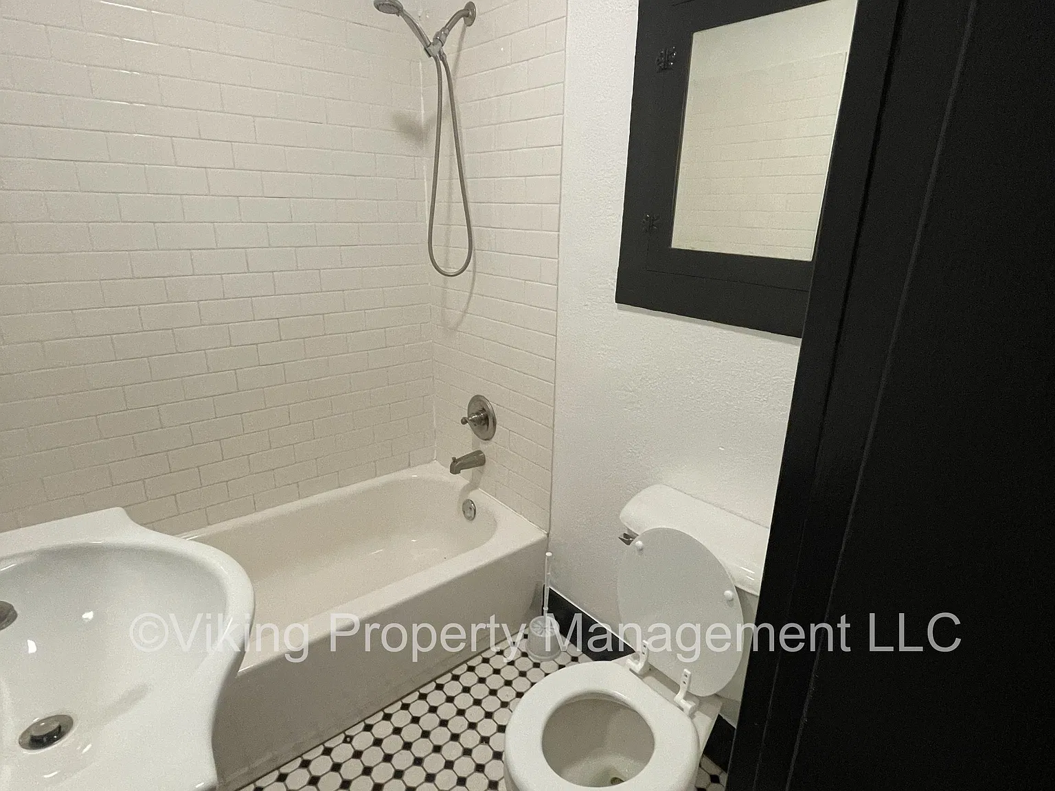 2 bed, 1.0 bath, 800 sqft, $875 — Photo 2