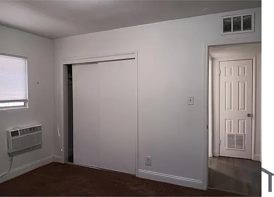 217 W New York Ave #9 — Photo 5