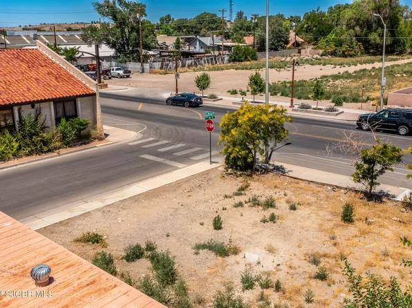 335 E Main St, Farmington, NM 87401