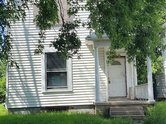 2nd image of 1325 Schaeffer St