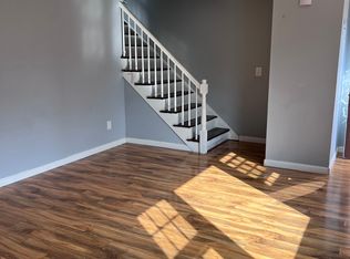 16 Server St, Manchester, CT 06040