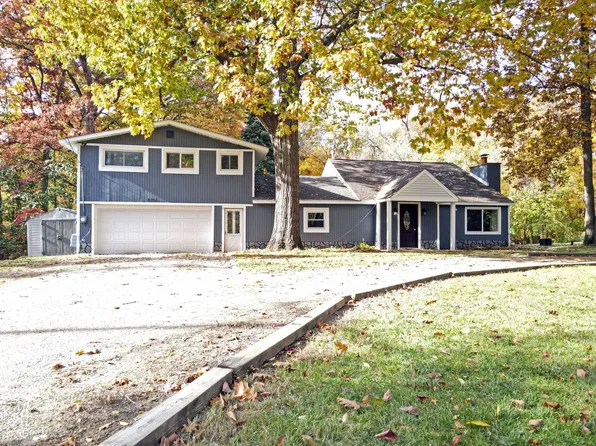 2741 Cherry Rd, Highland, MI 48356