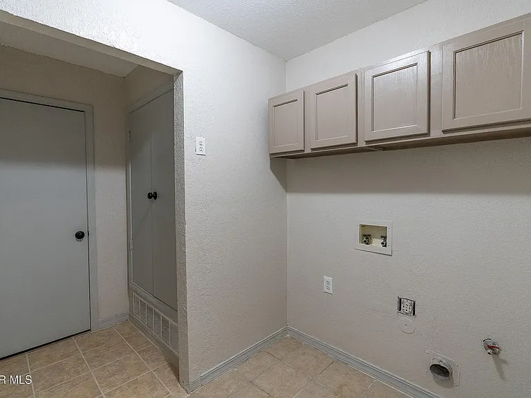 1338 John Phelan Dr — Photo 23