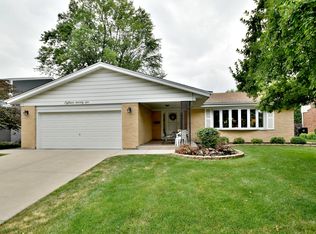 1826 N Stratford Rd, Arlington Heights, IL 60004