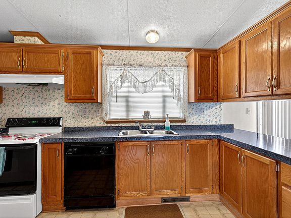 5th image of 16 Village Green Road