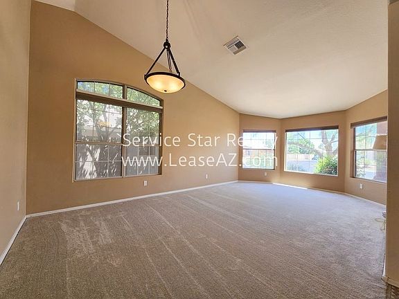 3rd image of 1096 W Vera Ln