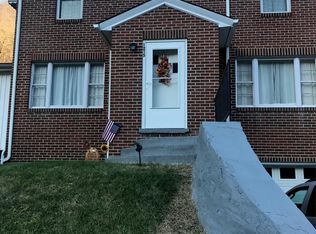 1215 Poe Town St, Grundy, VA 24614