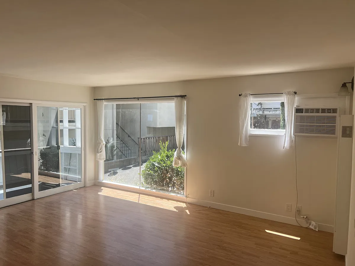 Building Photo - 1147 Hacienda Pl #4