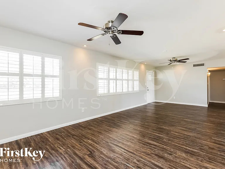 2025 W Campbell Ave — Photo 4