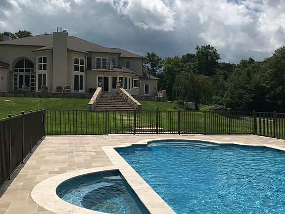 3rd image of 182 Finch Rd