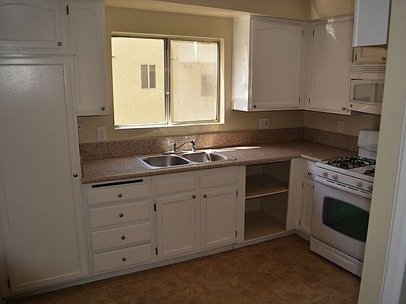 4th image of 23021 Del Valle St