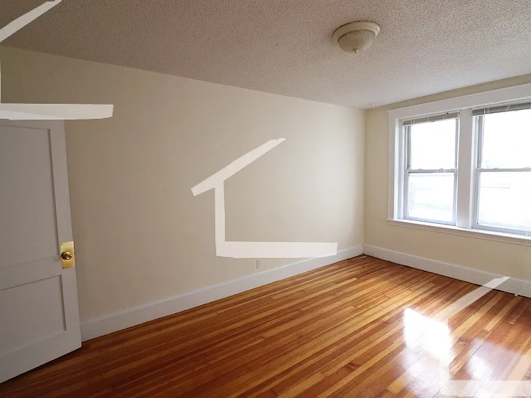6 Barrows St #4 — Photo 3