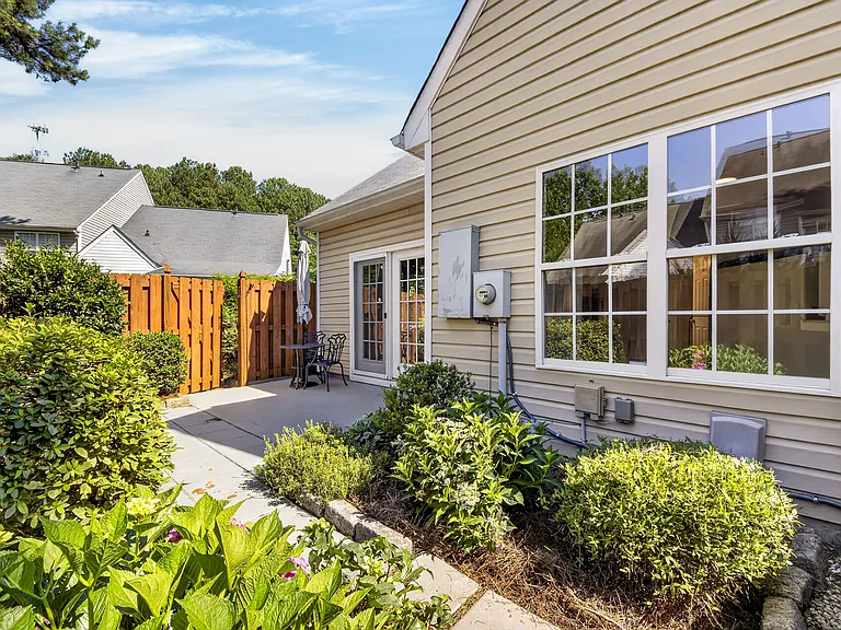 8911 Bryant Field Cir — Photo 25