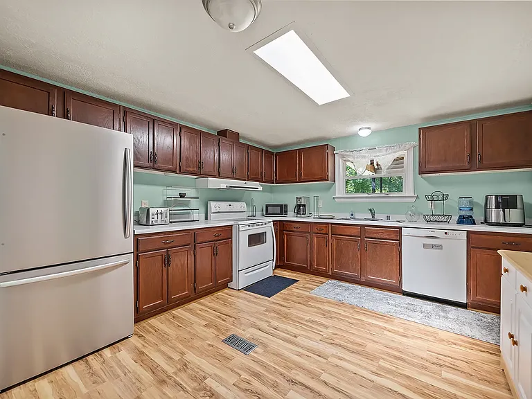 290 Thomas Cash Rd — Photo 9