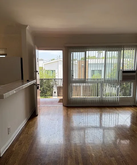1229 N Spaulding Ave — Photo 11
