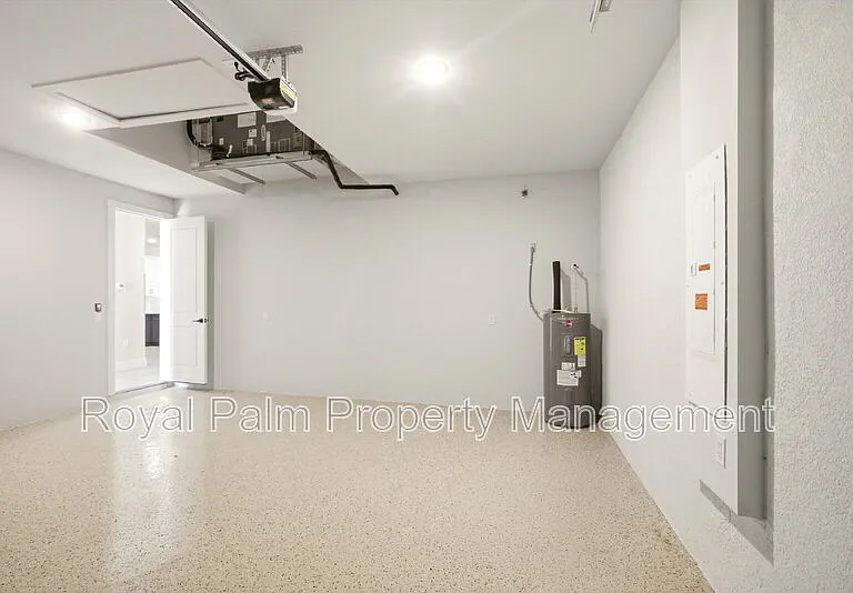 3750 NE 13th Ave — Photo 31