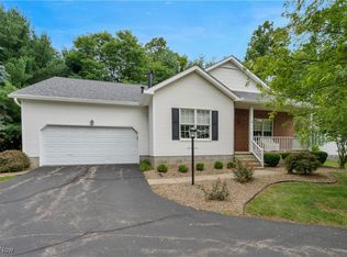 8 Hedgerow Pl, New Middletown, OH 44442