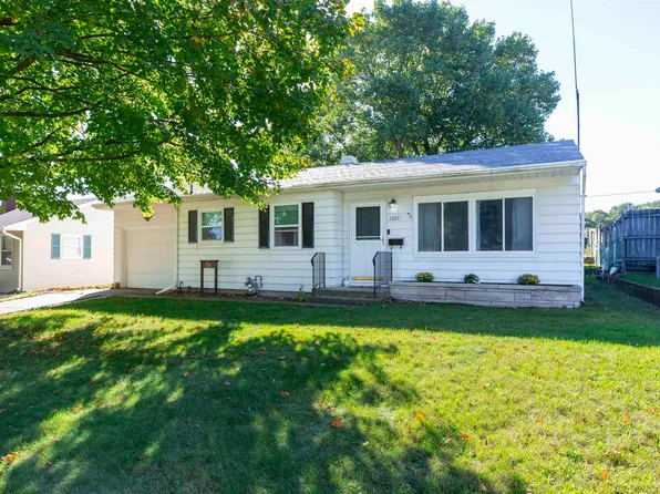 1303 Canterbury Dr, South Bend, IN 46628