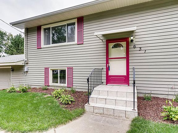 3rd image of 631 1st Ave NW