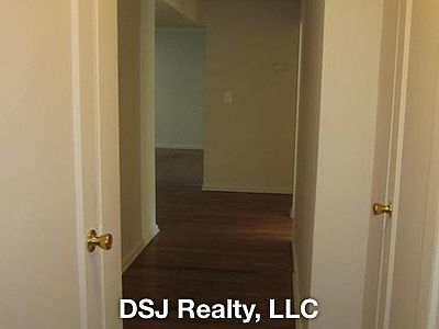 2nd image of 9 Murdock Ct APT 5D