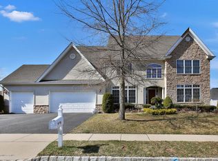 5 Huggins Ln, Manalapan, NJ 07726