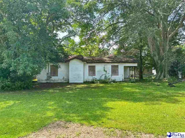 1604 E Calhoun St, Dillon, SC 29536