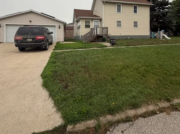 411 State St, Dysart, IA 52224