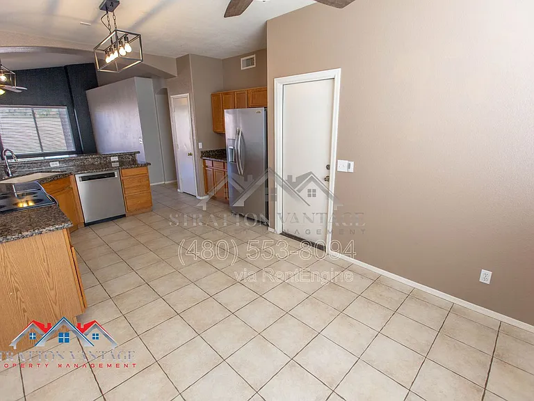 1924 S Oak St — Photo 14