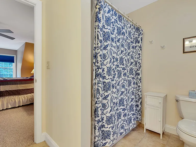 primary en suite bathroom