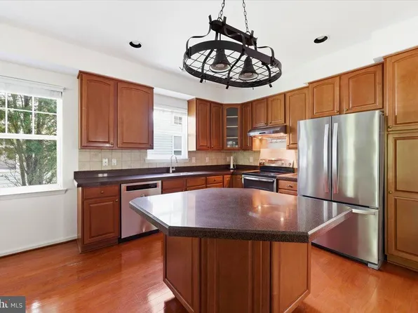 6 Mitchell Ct, Marlton, NJ 08053