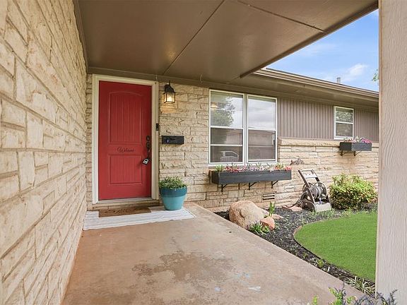 3rd image of 319 Cameron Dr