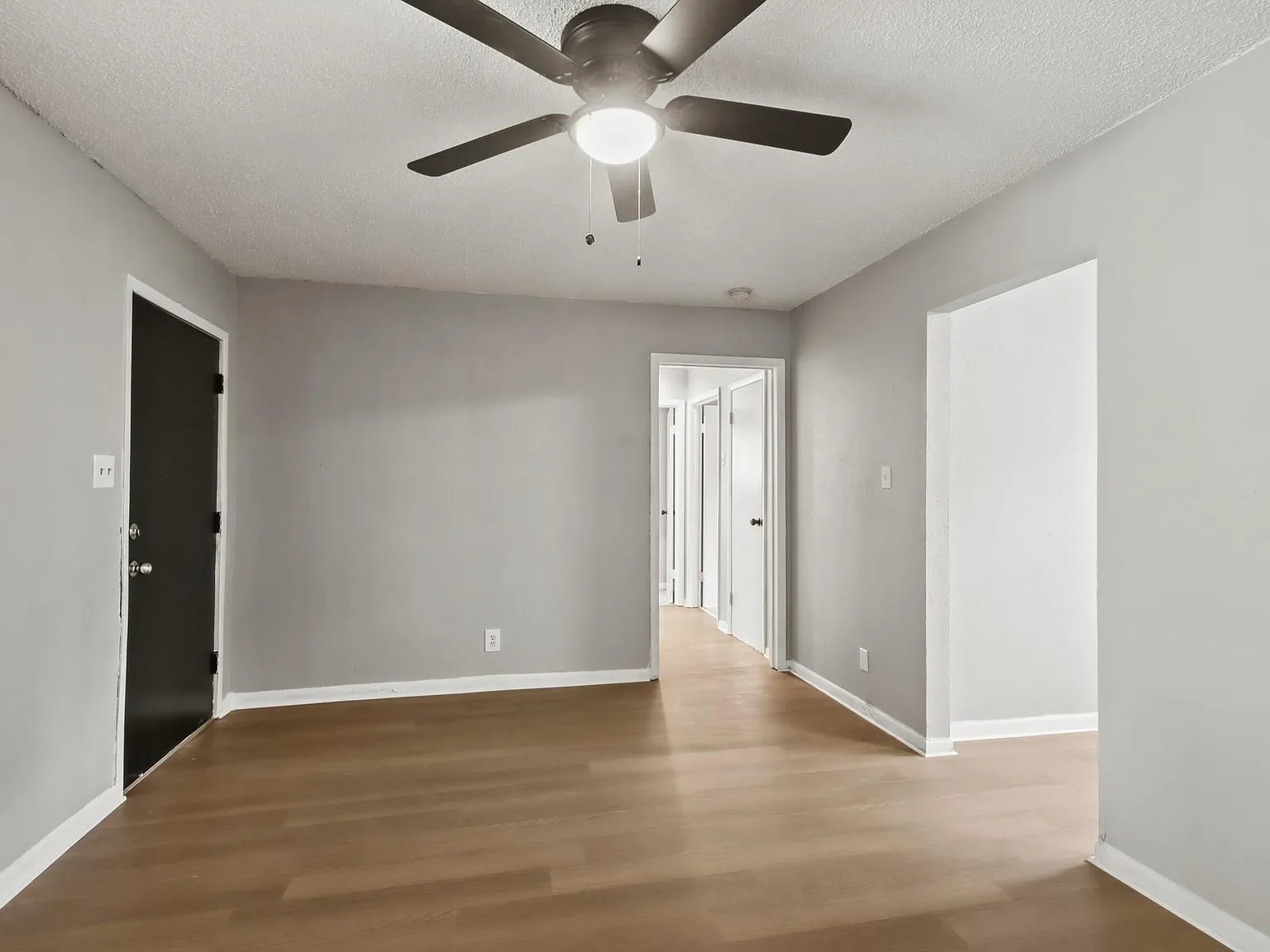 3 bed, 1.0 bath, 1222 sqft, $1,550 — Photo 4