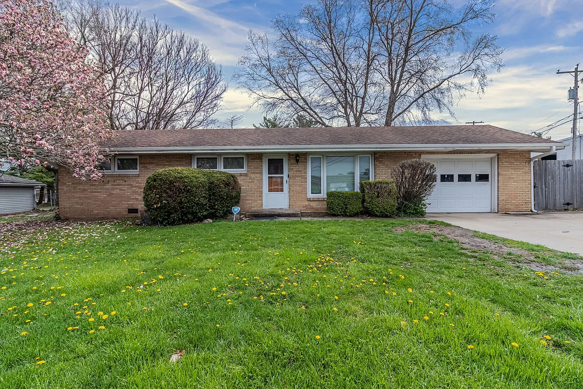 Building Photo - 2106 Campbell Dr
