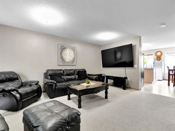 238 E Covepark Way NE, Calgary, AB T3K 5T6