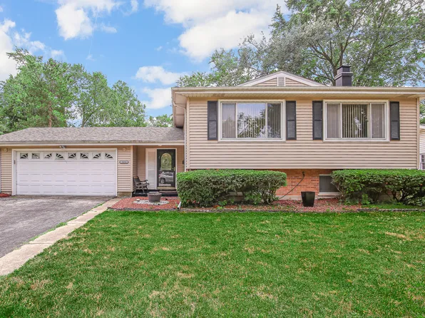 18854 Queens Rd, Homewood, IL 60430