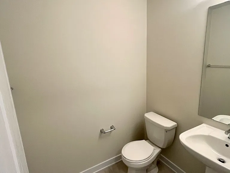 66 Aviron Cres — Photo 7