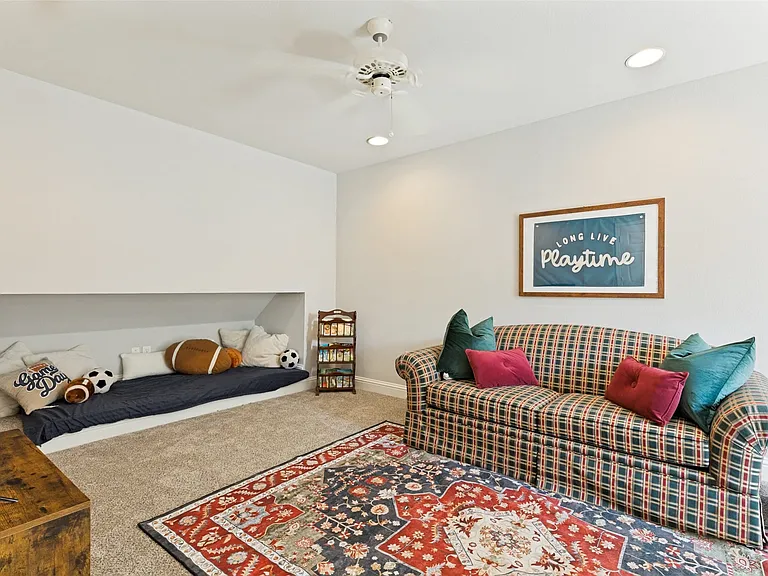 312 S Pearson Ln — Photo 11