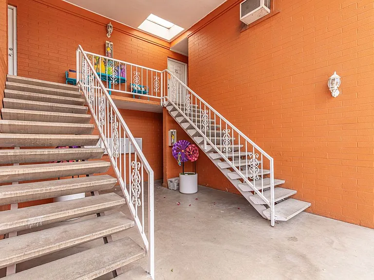 901 E. Pierce St. — Photo 22