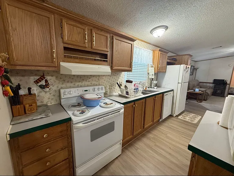 6044 Perry Ln — Photo 2