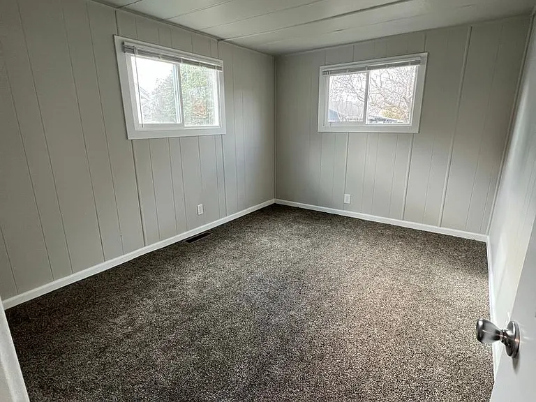 2038 Laburnum Ave #B — Photo 19
