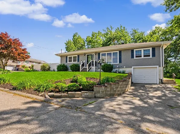 28 Carrington Ave, Dracut, MA 01826