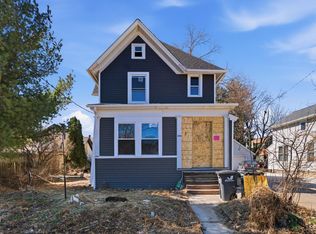 206 Maple Ave, Waukesha, WI 53186