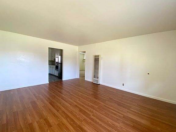 3rd image of 1082 Bismarck Dr