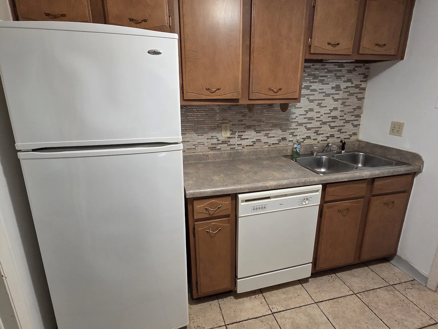 3 bed, 1400 sqft, $1,600 — Photo 3