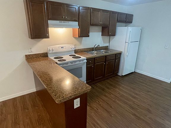 3rd image of 8901 N 39th St APT 4