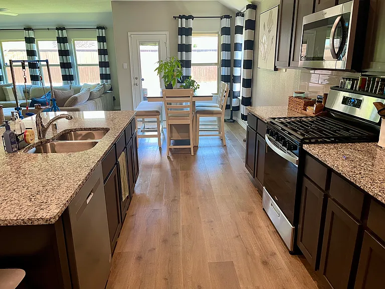 620 Carters Grove Dr — Photo 3