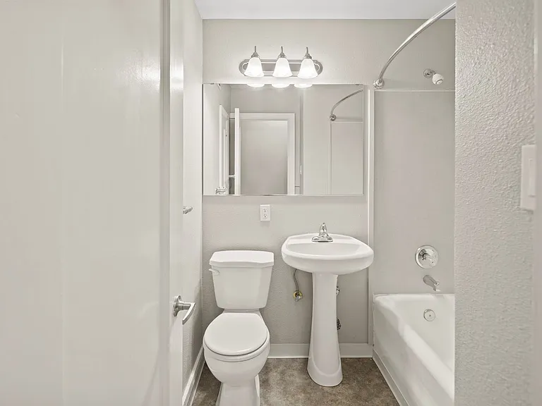 Cornelius Apartments — Photo 26